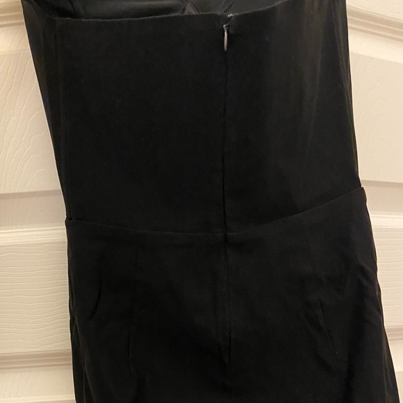 Black cut out dress! Perfect lil black dress - Picture 5 of 7